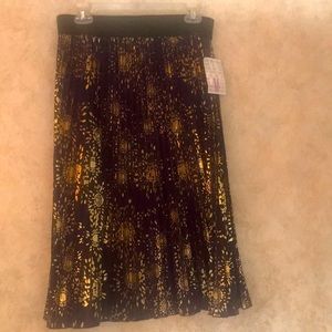 NWT LulaRoe Jill Skirt Size Medium. Gold metallic flowers on dark plum.
